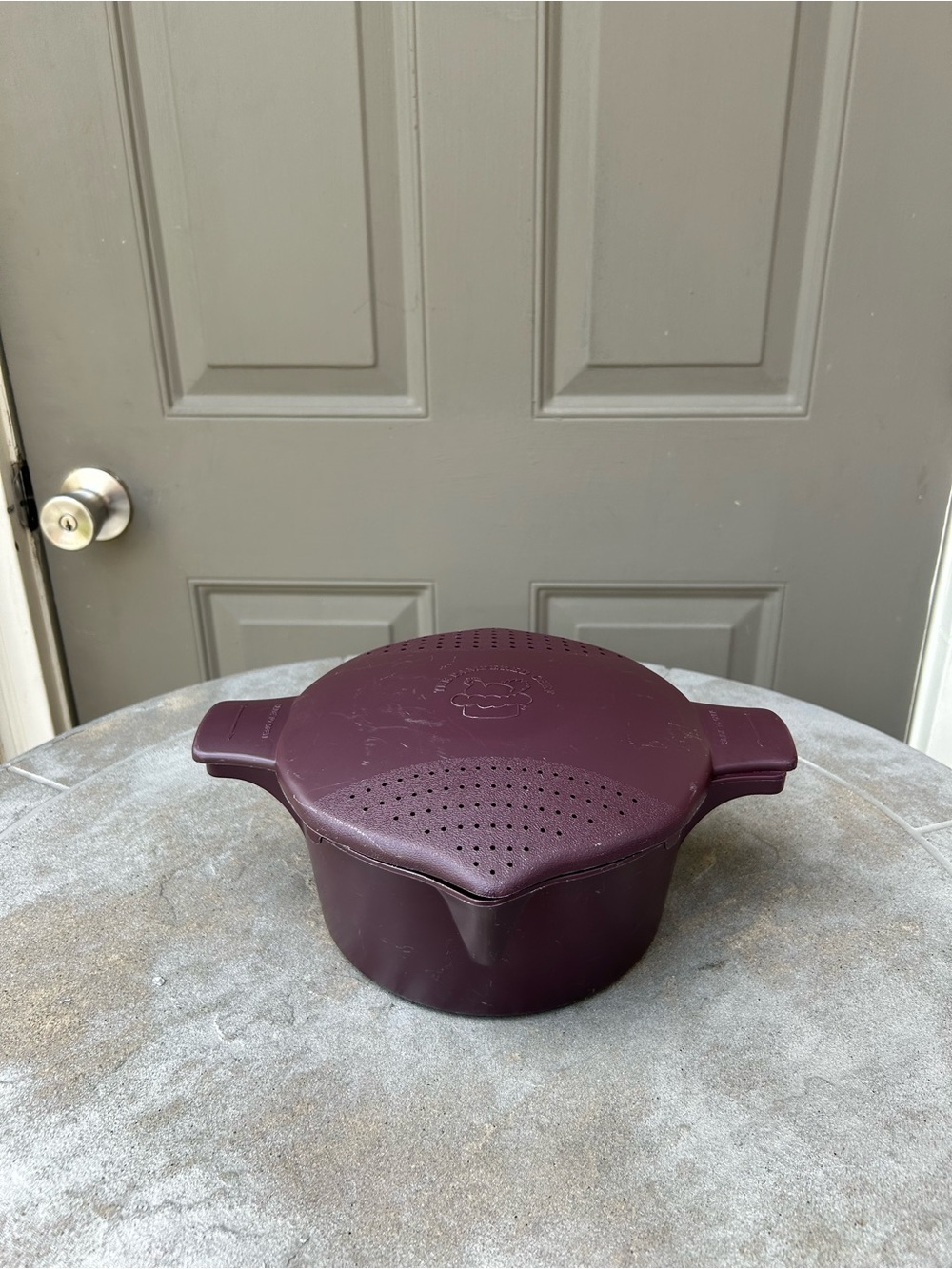 Pampered Chef Microwave Steamer Bowl with Lid - Deep Plum
